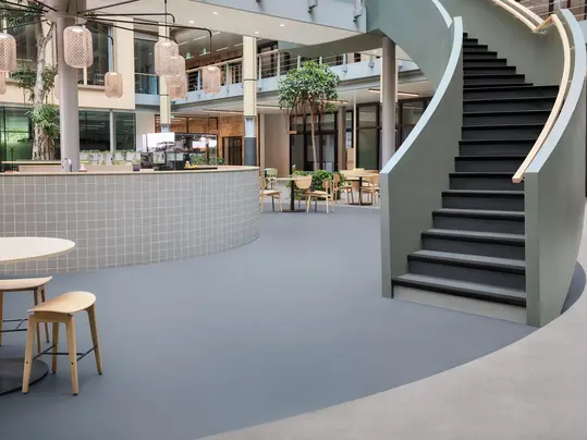 Revêtement de sol poinçonnement résistance performance Modul'up | Forbo Flooring Systems